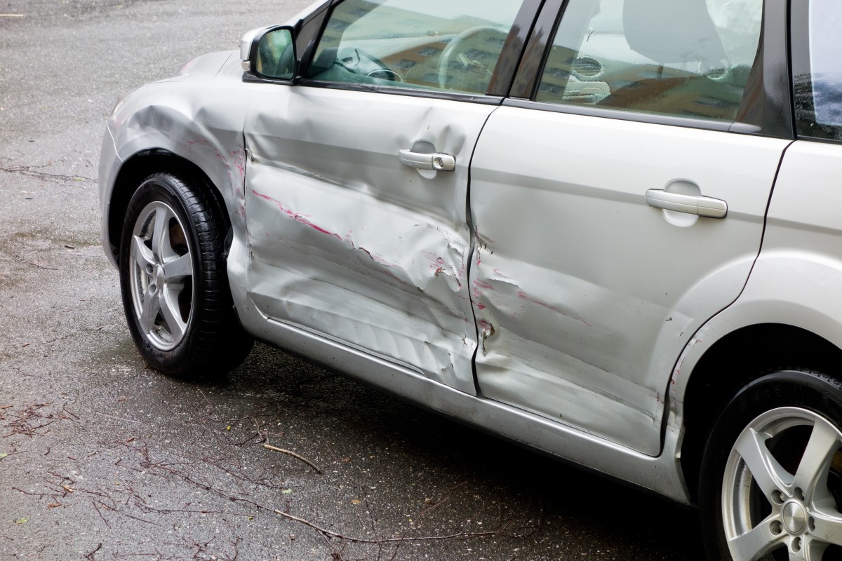 Pasażer samochodu uszkodził pojazd – nie wypłacono odszkodowania