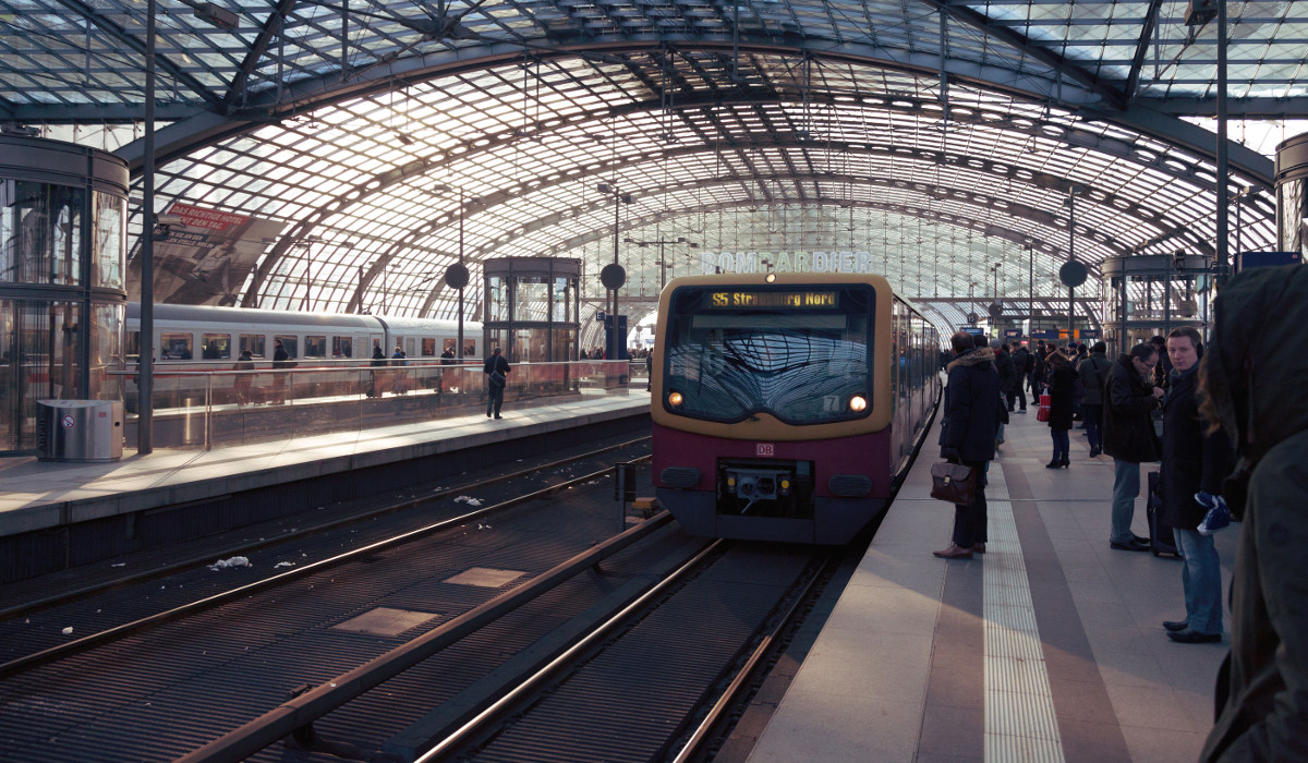 Nowe zabezpieczenia pociągów, w tym prześwietlanie bagaży w UE