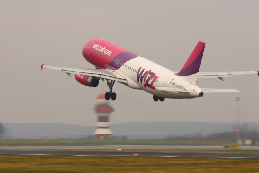 WizzAir rezygnuje z opłat za duży bagaż podręczny