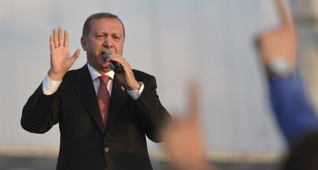 Legalny sułtanat Erdogana – dlaczego doszło do puczu i czemu zamachy stanu są złe