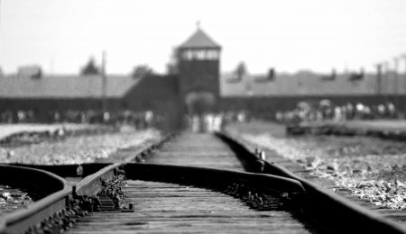 Prezenter TVP postanowił zasugerować, że Bartoszewski w Auschwitz był kolaborantem