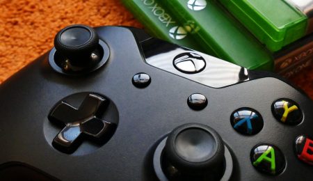 Sklep na Allegro na sprzedaży Xbox One nieuczciwie zarabia dwa razy – skarży się nasz czytelnik