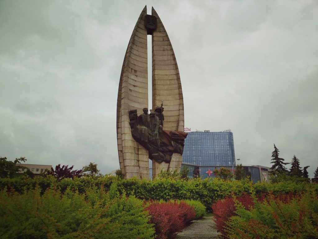 Rzeszów walczy o zachowanie pomnika, który promuje komunizm. Zdaniem mieszkańców to żeński organ rozrodczy i symbol ich miasta