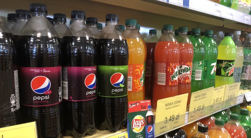 Coraz mniej kalorii na półkach z napojami gazowanymi: Sprite, Pepsi, Mountain Dew czy Cherry Coke odchudzają się na potęgę