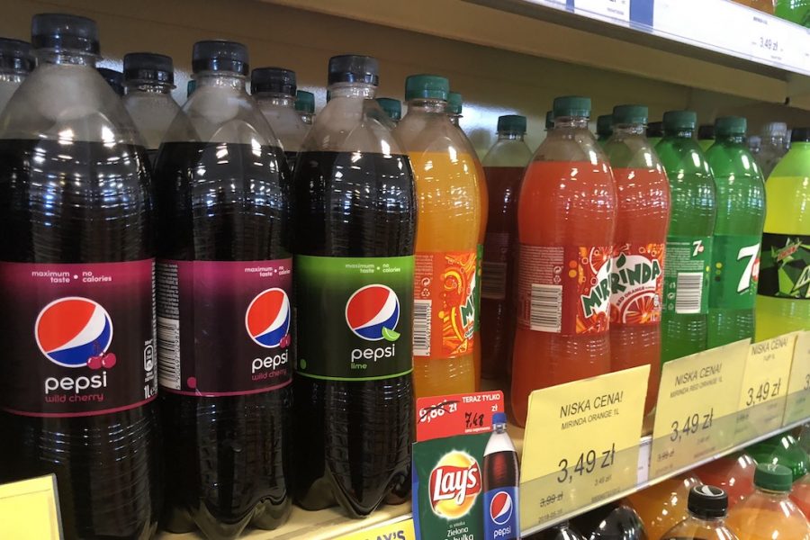 Coraz mniej kalorii na półkach z napojami gazowanymi: Sprite, Pepsi, Mountain Dew czy Cherry Coke odchudzają się na potęgę