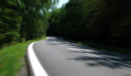 Czy wyższe mandaty mogą pozytywnie wpłynąć na bezpieczeństwo na drogach? Porównujemy wysokość mandatów w Polsce i za granicą