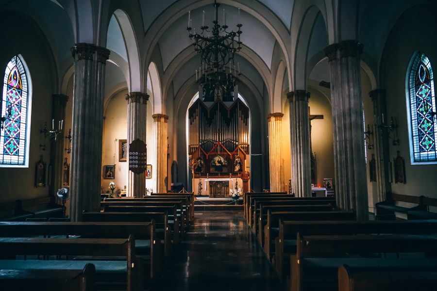 Zakaz handlu w niedzielę okazał się niekorzystny dla Kościoła. Przede wszystkim jednak: ZABÓJCZY dla małych sklepów