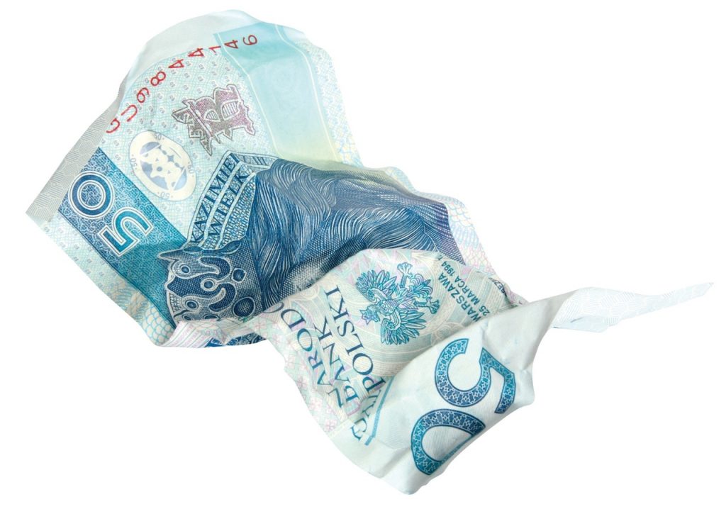 Co zrobić z porwanym banknotem? Czy zniszczone pieniądze można w jakiś sposób odzyskać?