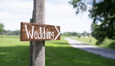 Ślub w plenerze – jakich formalności prawnych wymaga i ile kosztuje?