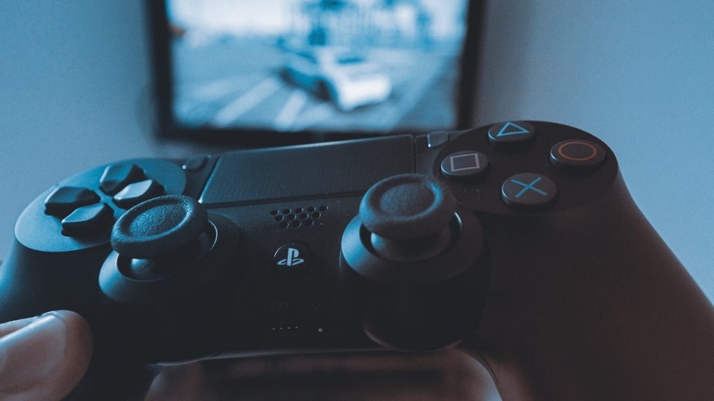 Sony za słabo informuje, że abonamenty PlayStation na grę w sieci są odpłatne. Stąd 2 mln euro kary i ultimatum