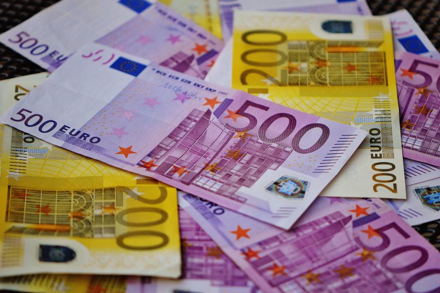 Czy Polska powinna wprowadzić euro? Raport NIK rozważa „za” i „przeciw”