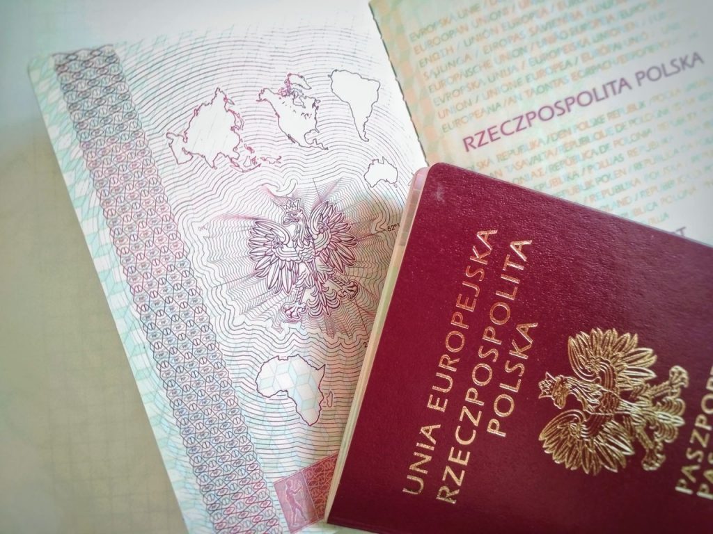 Jak I Gdzie Z O Y Wniosek O Paszport Dla Osoby Doros Ej