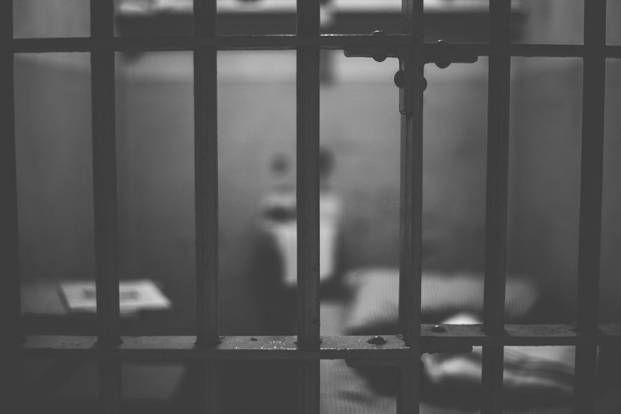 Sztuczna inteligencja w więzieniu zastąpiła strażników. Jest lepsza, bo… nie bierze łapówek