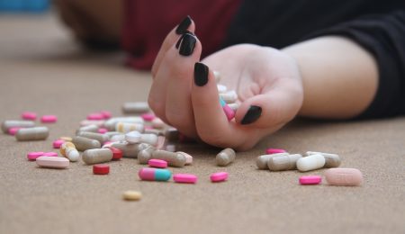 Nie jest łatwo wysłać narkomana na przymusowe leczenie. W jakich przypadkach można to zrobić?