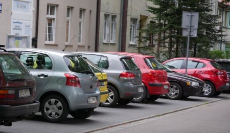 Miasta pobierają wiele opłat za parkowanie… nielegalnie. Tak wynika z raportu NIK
