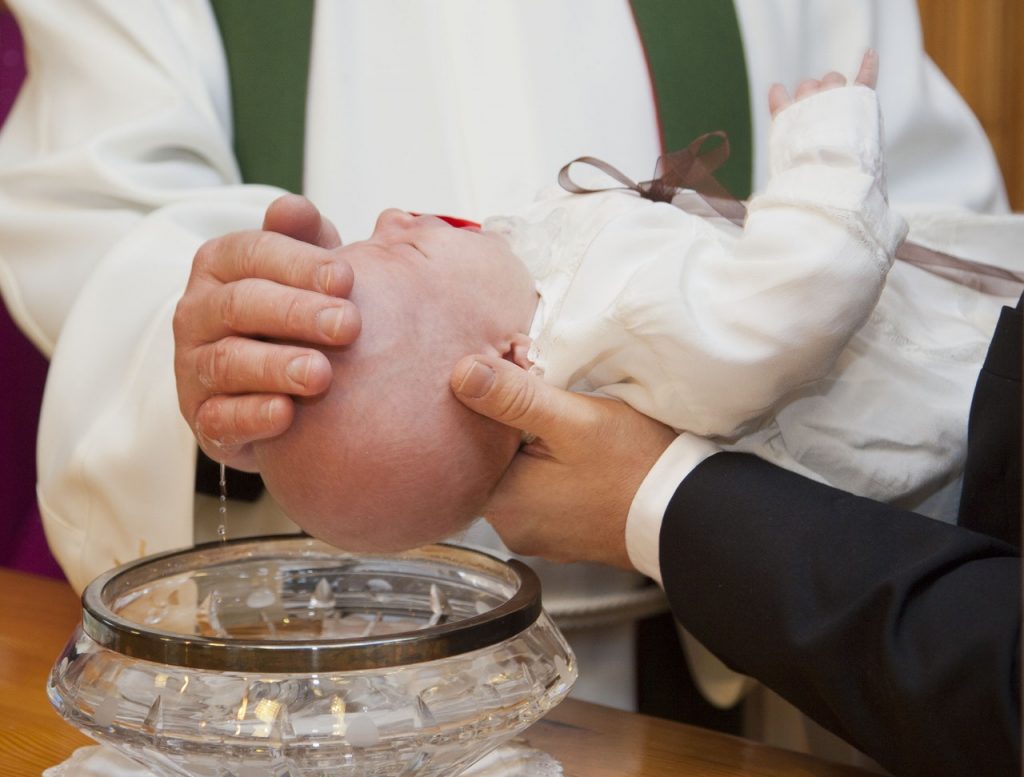 Czasami apostazja nie daje wystarczającej satysfakcji. Czy można unieważnić chrzest?