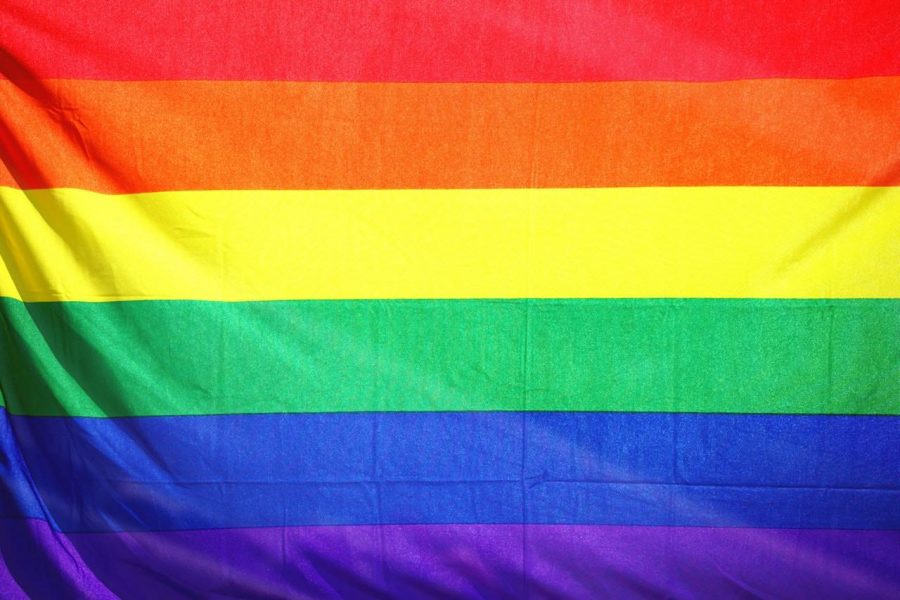 Minęły 22 dni od wyroku TK, a Gazeta Polska zapowiada naklejki „strefa wolna od LGBT”