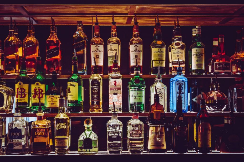 Państwowa Agencja Rozwiązywania Problemów Alkoholowych myślała, że droższy alkohol wyleczy alkoholika z alkoholizmu