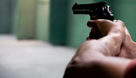 Policja: jeżeli masz pozwolenie na broń i użyczysz ją znajomemu na strzelnicy – popełniasz przestępstwo