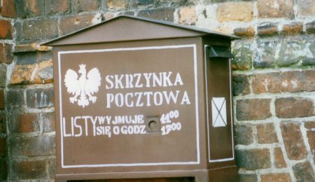 Poczta Polska drożeje prawie jak…. pietruszka. W ciągu 4 lat znaczki podrożały nawet o 89%