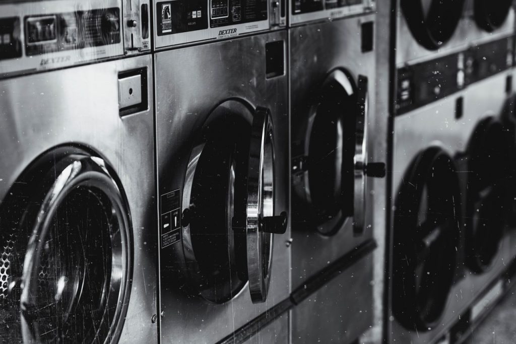 Najnowszy film Netflixa „The Laundromat” wprost wyjaśnia, po co nam Centralny Rejestr Beneficjentów Rzeczywistych