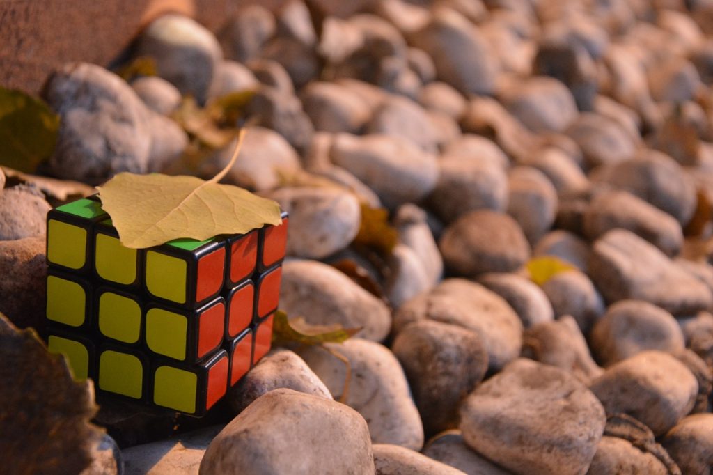 Kostka Rubika jest tak samo problematyczna jak klocki LEGO. Właśnie zakończył się spór