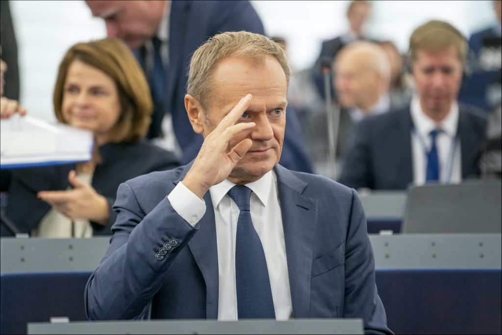 Donald Tusk ma na swój sposób rację: bardziej Polsce grozi „wypierpol” z Unii Europejskiej, niż jakakolwiek forma „polexitu”