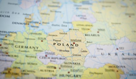 Premier Mateusz Morawiecki pisze list do Netflixa w sprawie serialu – użyta w nim mapa sugeruje, że obozy zagłady był polskie