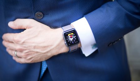 Czy można kupić zegarek na firmę? Czy może lepiej kupić smartwatch?
