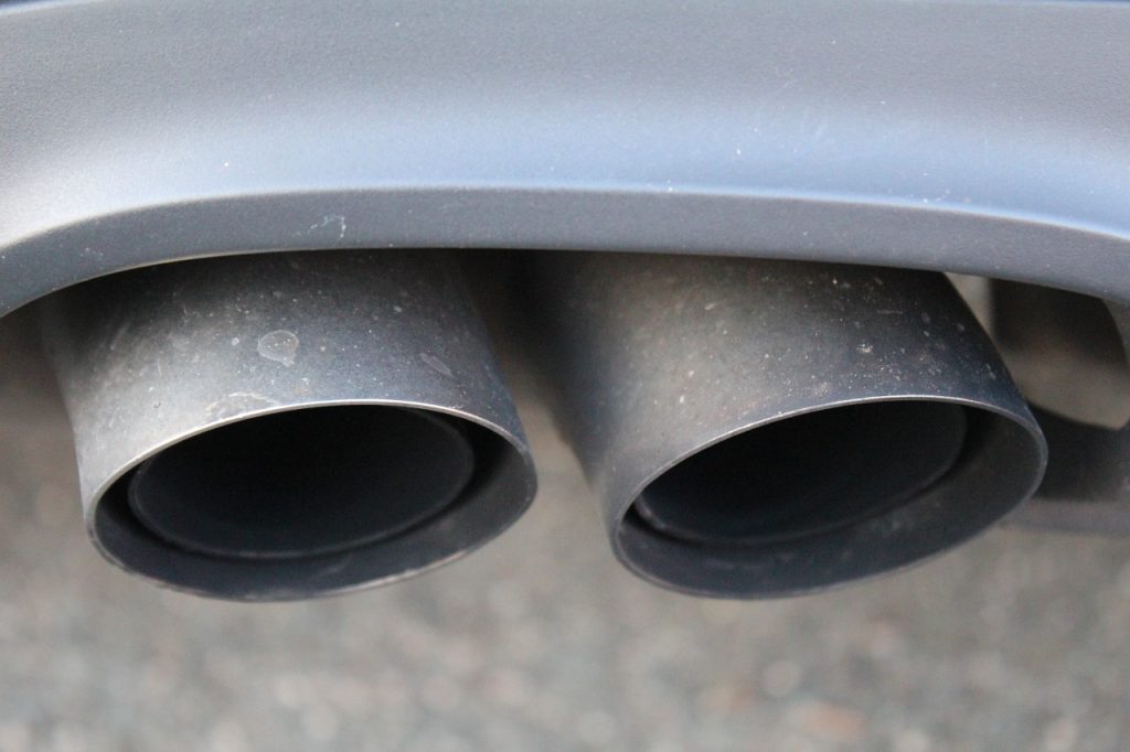 Konserwatywni antyekolodzy specjalnie modyfikują swoje samochody tak, by generowały więcej spalin i zanieczyszczeń