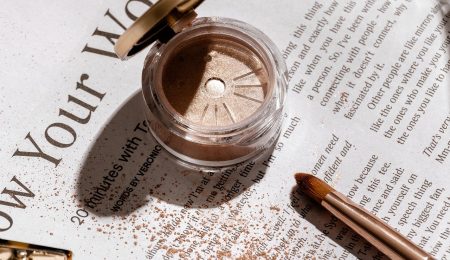 Znane marki kosmetyczne mogą produkować szkodliwe dla zdrowia produkty? Tak twierdzi popularny vloger, a Polski Związek Kosmetyczny ostro reaguje