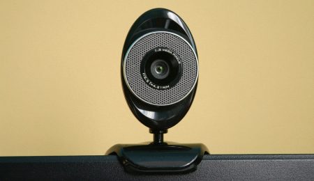 Większość korzystających z kamerek internetowych (np. do monitorowania dzieci) nawet nie zmienia domyślnego hasła
