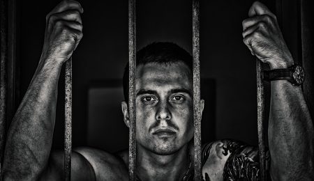 21 lat więzienia za niepoddanie się kwarantannie dla zarażonych koronawirusem