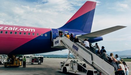 Wizz Air zwraca pieniądze za loty z racji koronawirusa. Oddaje całość, a czasem nawet z nawiązką