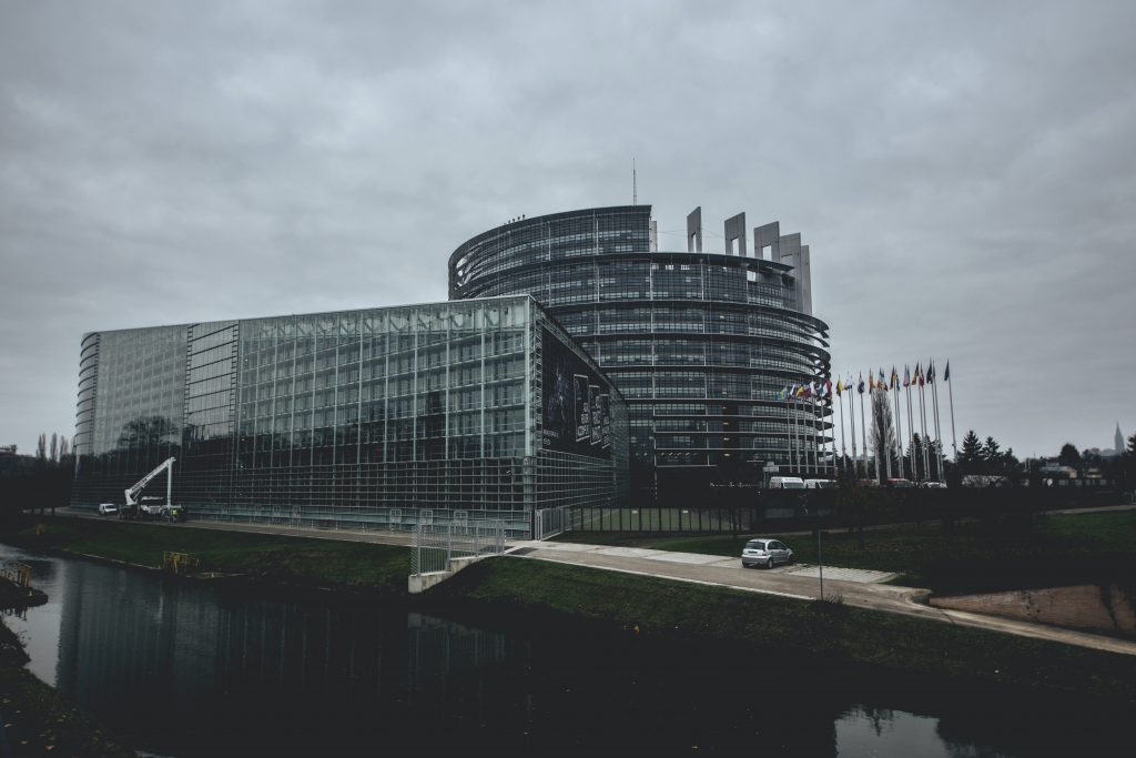 Polska wykorzystuje koronawirusa do ograniczania rządów prawa – wiceszefowa PE domaga się pozwania Polski przez Komisję Europejską