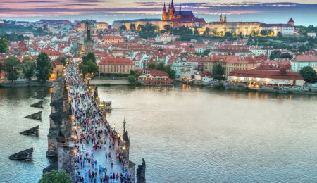 W wakacje wyjedziemy za granicę, ale… tylko do Czech, Węgier i Słowacji?