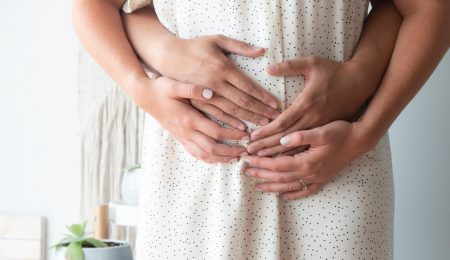 Polki przestają rodzić po ludzku. Poród rodzinny w dobie koronawirusa