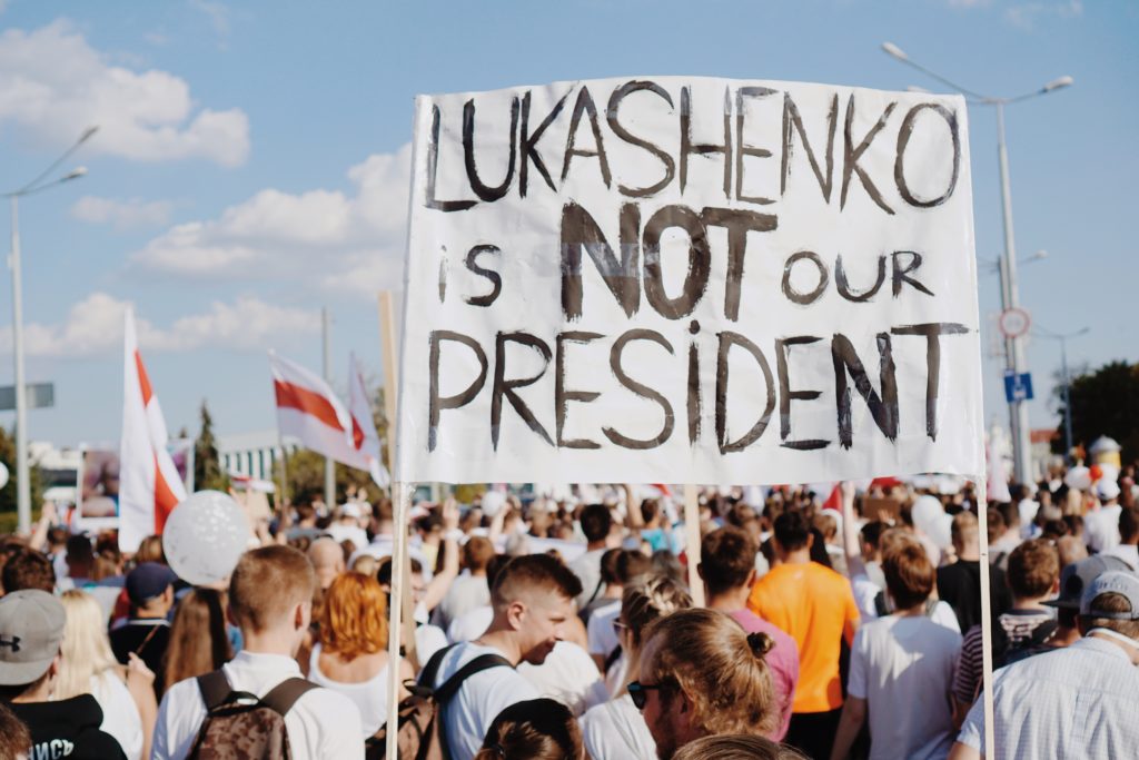 Aleksander Łukaszenka chce nałożyć sankcje na Polskę i Litwę. Na szczęście jest kiepski z geografii