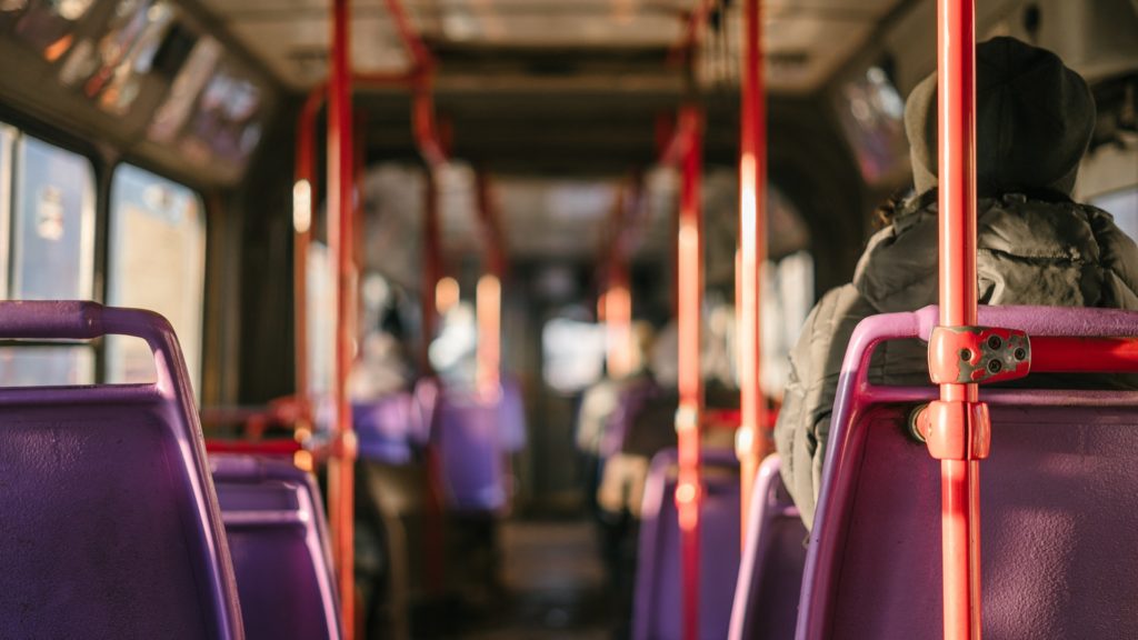 Co zrobić jeżeli limit miejsc w autobusie uniemożliwia korzystanie z biletu miesięcznego?