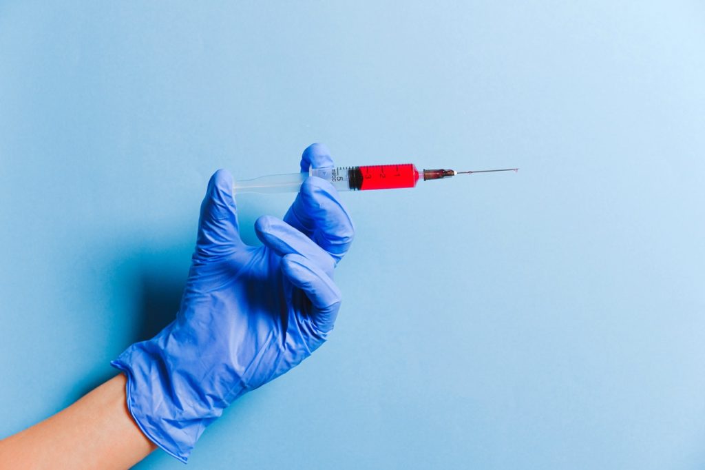 Szczepionka na koronawirusa będzie darmowa? Premier ma wkrótce poinformować, jak będzie przebiegać proces szczepień w Polsce
