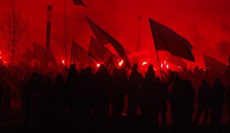 Marsz Niepodległości 2020: bitwa o Empik, spalone mieszkanie i starcia z policją