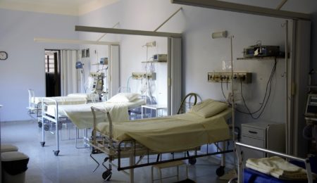 Szpital tymczasowy w Lublinie kosztował prawie 50 mln zł, zatrudnia 115 osób, ale pierwszego pacjenta przyjął… ponad tydzień po otwarciu
