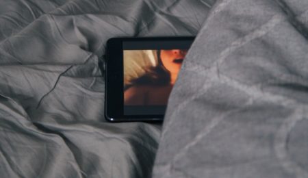 Dzięki amerykańskim konserwatystom, smartfony prawdopodobnie będą domyślnie blokować pornografię. Także dorosłym