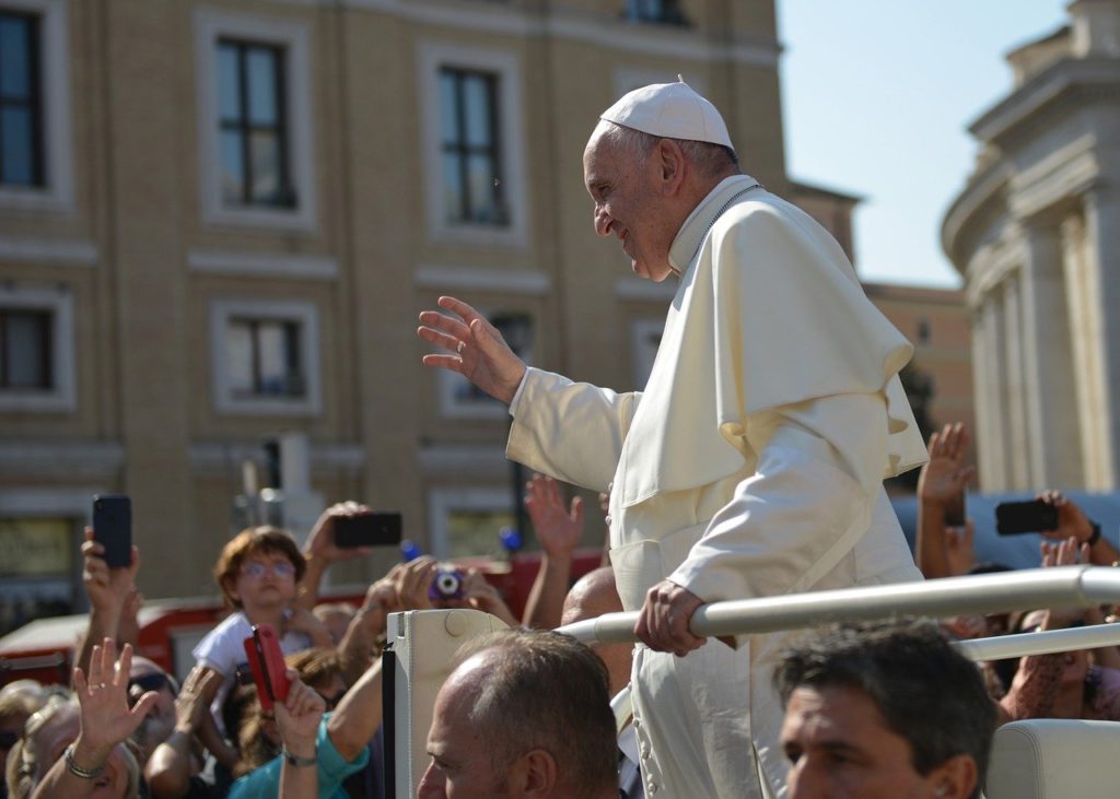 Prokuratura bada, czy papież Franciszek obraża uczucia religijne Polaków