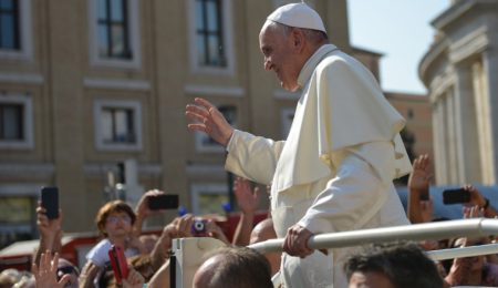 Prokuratura bada, czy papież Franciszek obraża uczucia religijne Polaków