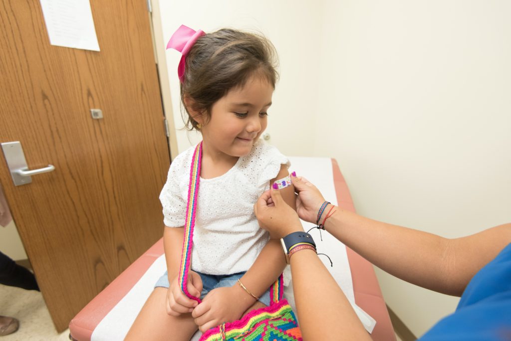 Ruszają szczepienia przeciw COVID-19 wśród dzieci od 12. roku życia