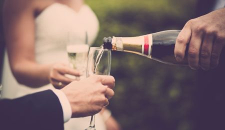 Czy spożywanie alkoholu na weselu przy dzieciach jest zgodne z prawem?