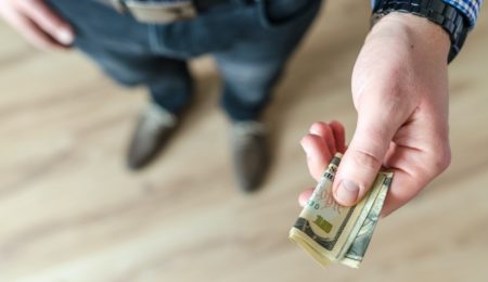 Ministerstwo Finansów przygotowało bat na przedsiębiorców płacących „pod stołem”. Wystarczy jedno słowo pracownika