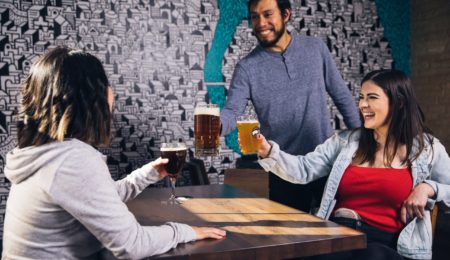Pijemy coraz więcej piwa, a większość Polaków nawet nie uznaje go za alkohol. To oznacza, że czeka nas wzrost akcyzy i zakaz reklamy piwa?