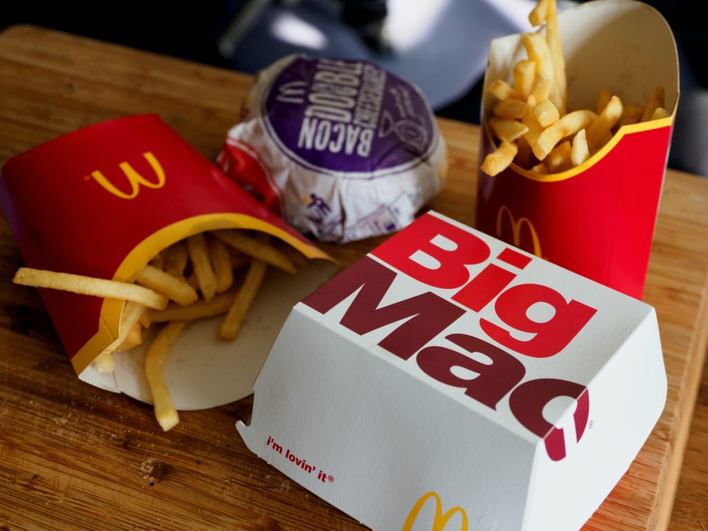 Inflacja rośnie jak na drożdżach, więc kto płaci teraz więcej za Big Maca – my, Czesi czy Niemcy?